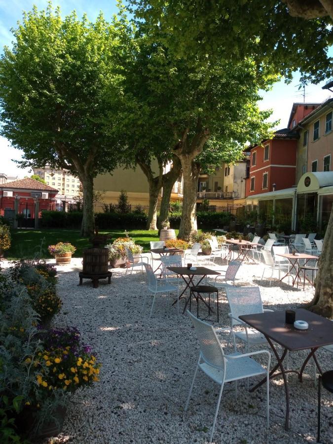 Ristorante Albergo Corona Novi Ligure Dış mekan fotoğraf