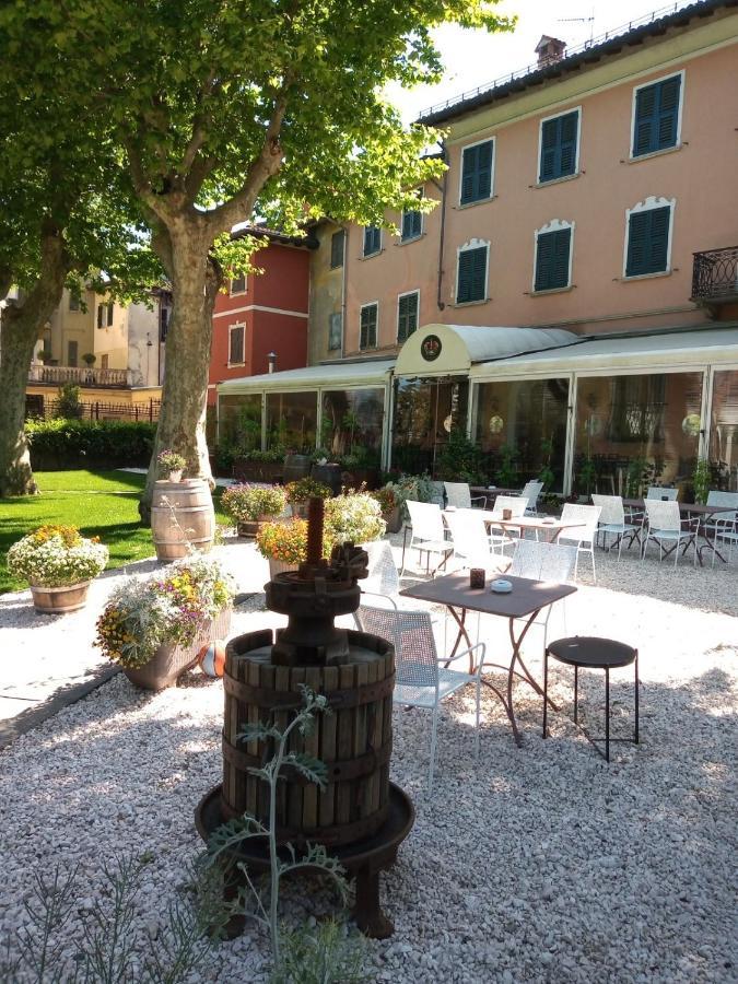 Ristorante Albergo Corona Novi Ligure Dış mekan fotoğraf