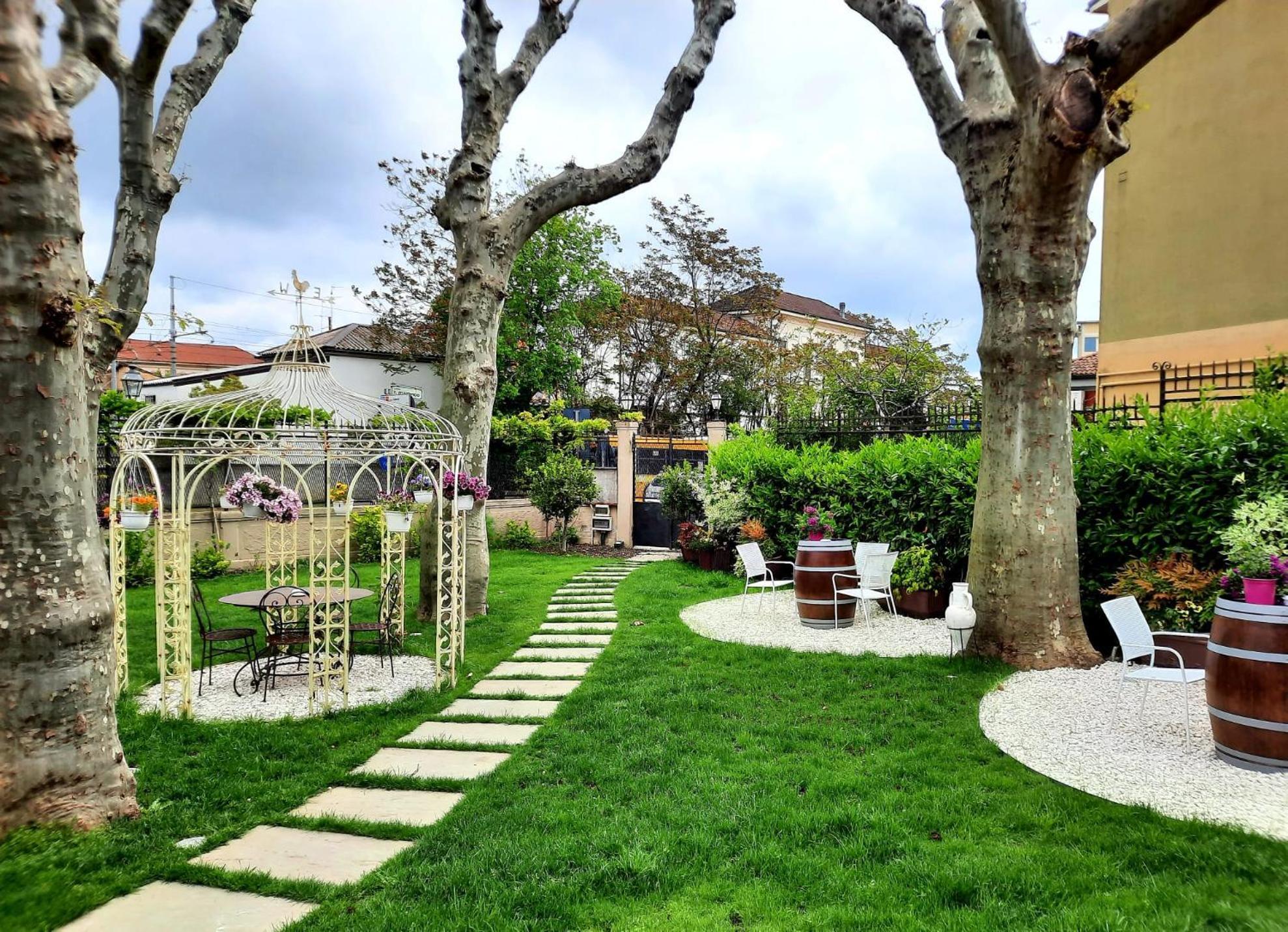 Ristorante Albergo Corona Novi Ligure Dış mekan fotoğraf
