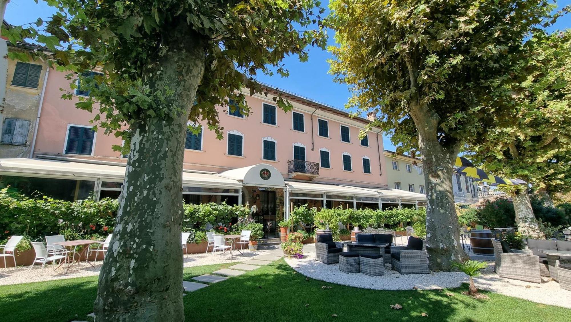 Ristorante Albergo Corona Novi Ligure Dış mekan fotoğraf